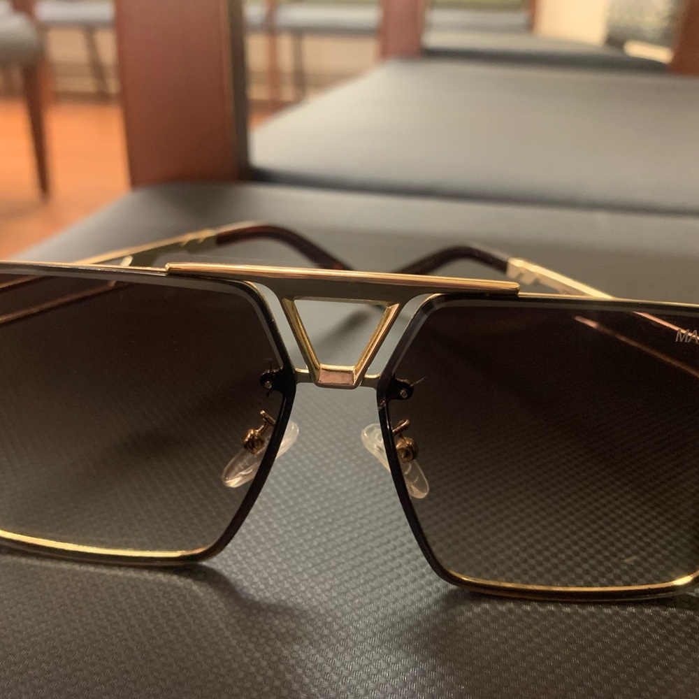 Maybach - Picture 6 of 7